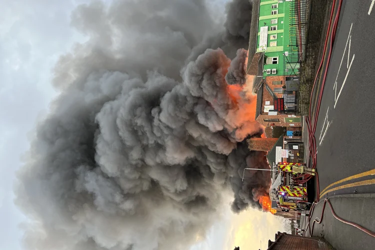 Large fire at industrial estate in Mansfield with fire engine in the foreground.